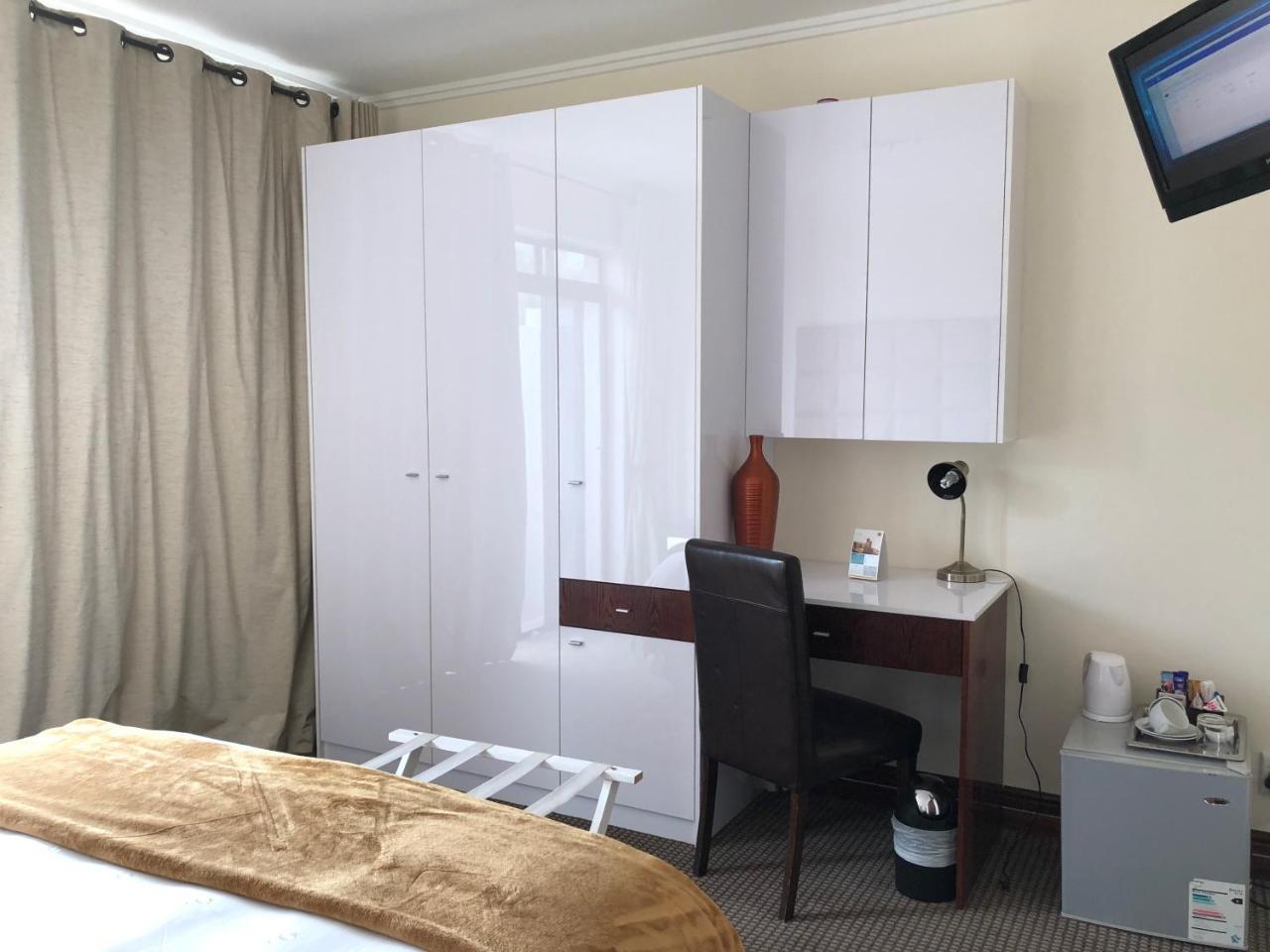 Coral Beach Bed & Breakfast Източен Лондон Екстериор снимка